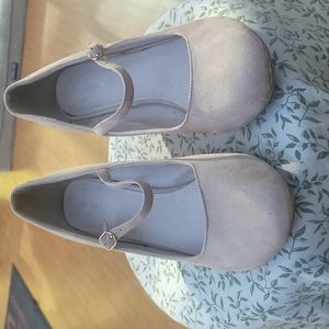 Room of fashion shoes size 11.5